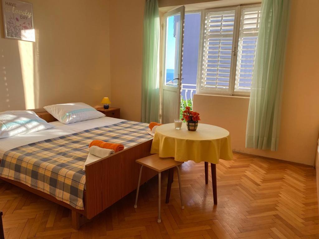Matilda - Seaview & Parking Apartment Makarska