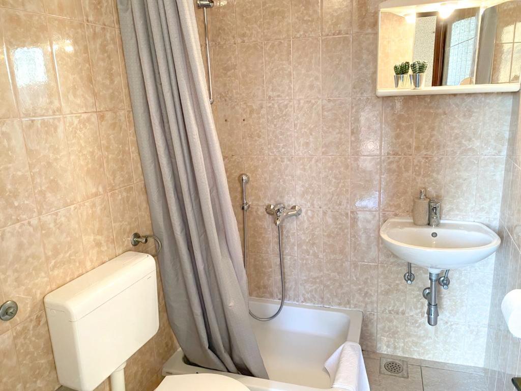Matilda - Seaview & Parking Apartment Makarska